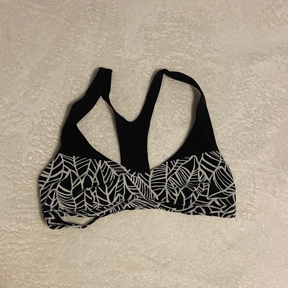 Lululemon sports bra